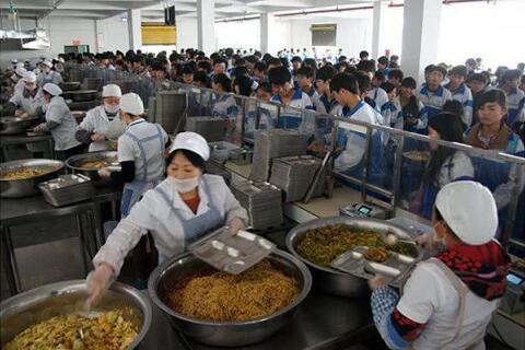 學(xué)校食堂承包這個(gè)近乎被壟斷的賺錢生意，如今卻“開不下去”？